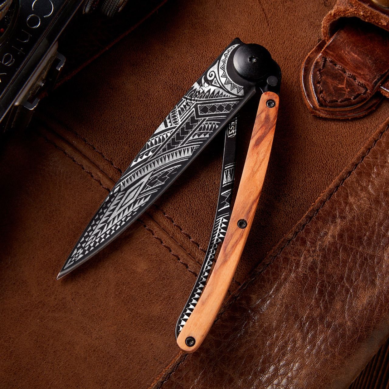 Deejo 37g Zakmes – Samoa Olive Wood Design