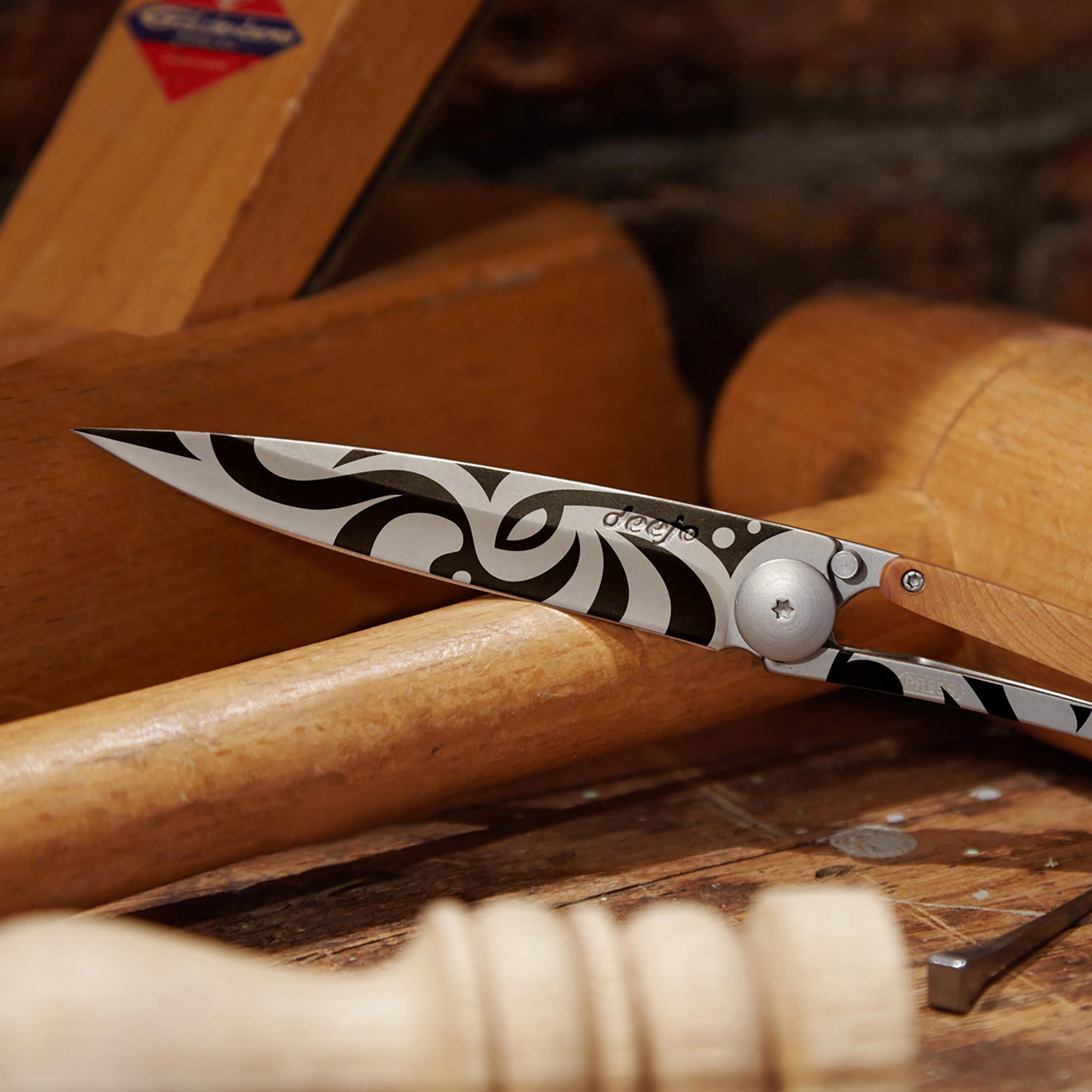 Deejo 37g Zakmes – Tribal Juniper Wood Design
