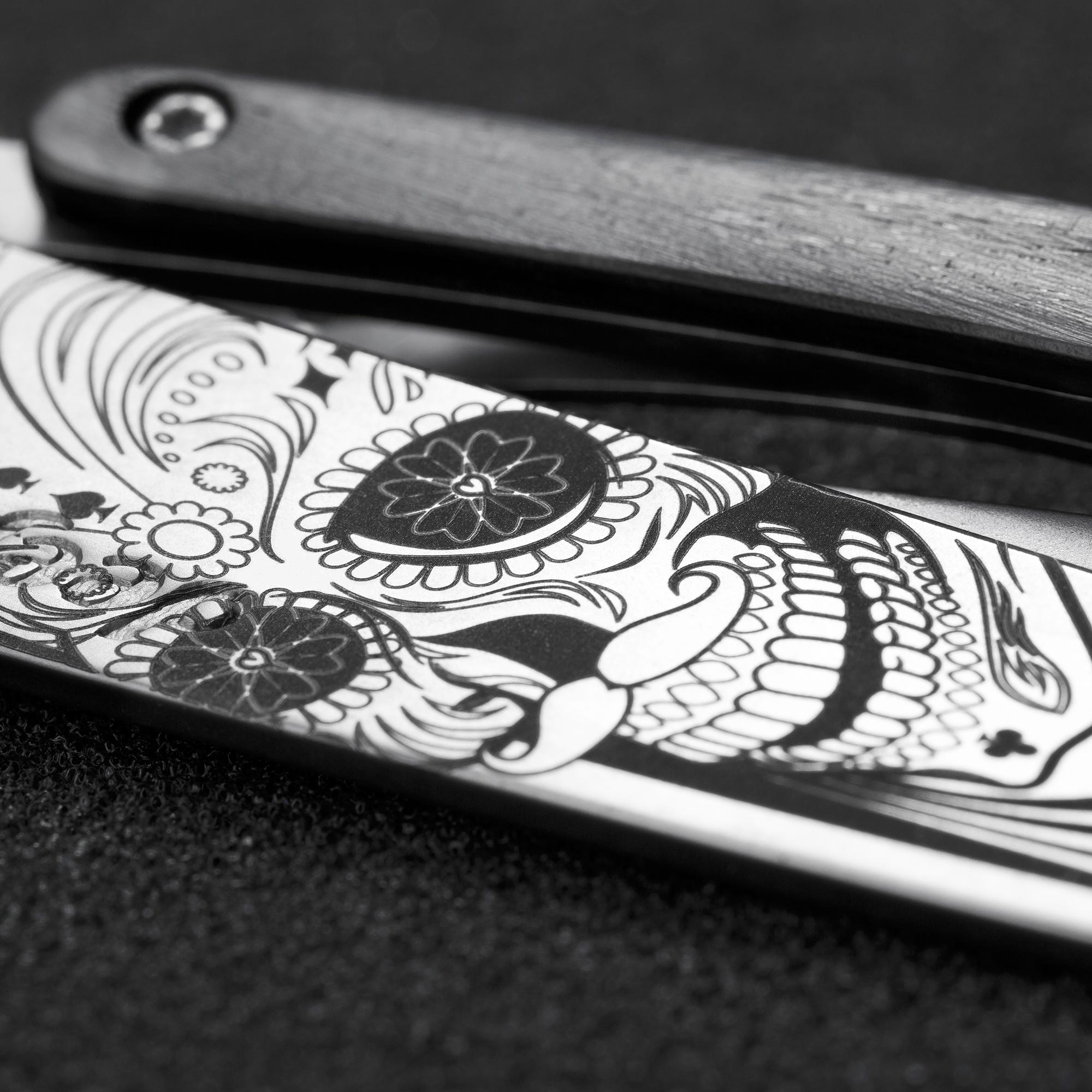 Deejo 37g Zakmes – Latino Skull Ebony Wood Design