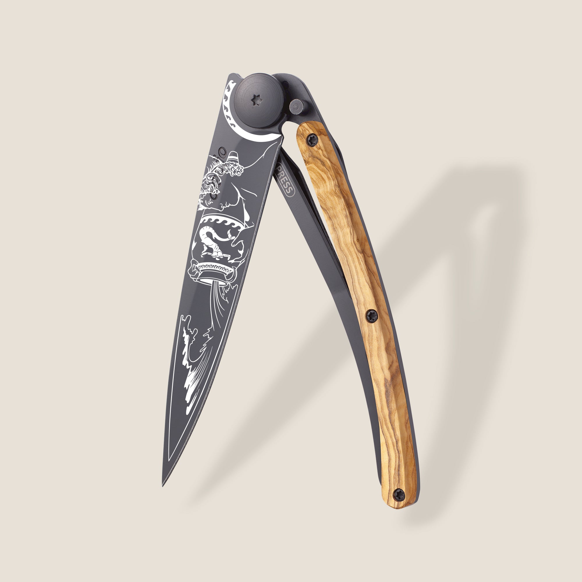 Deejo 37g Zodiac Zakmes – Verseau (Waterman) Olijfhout