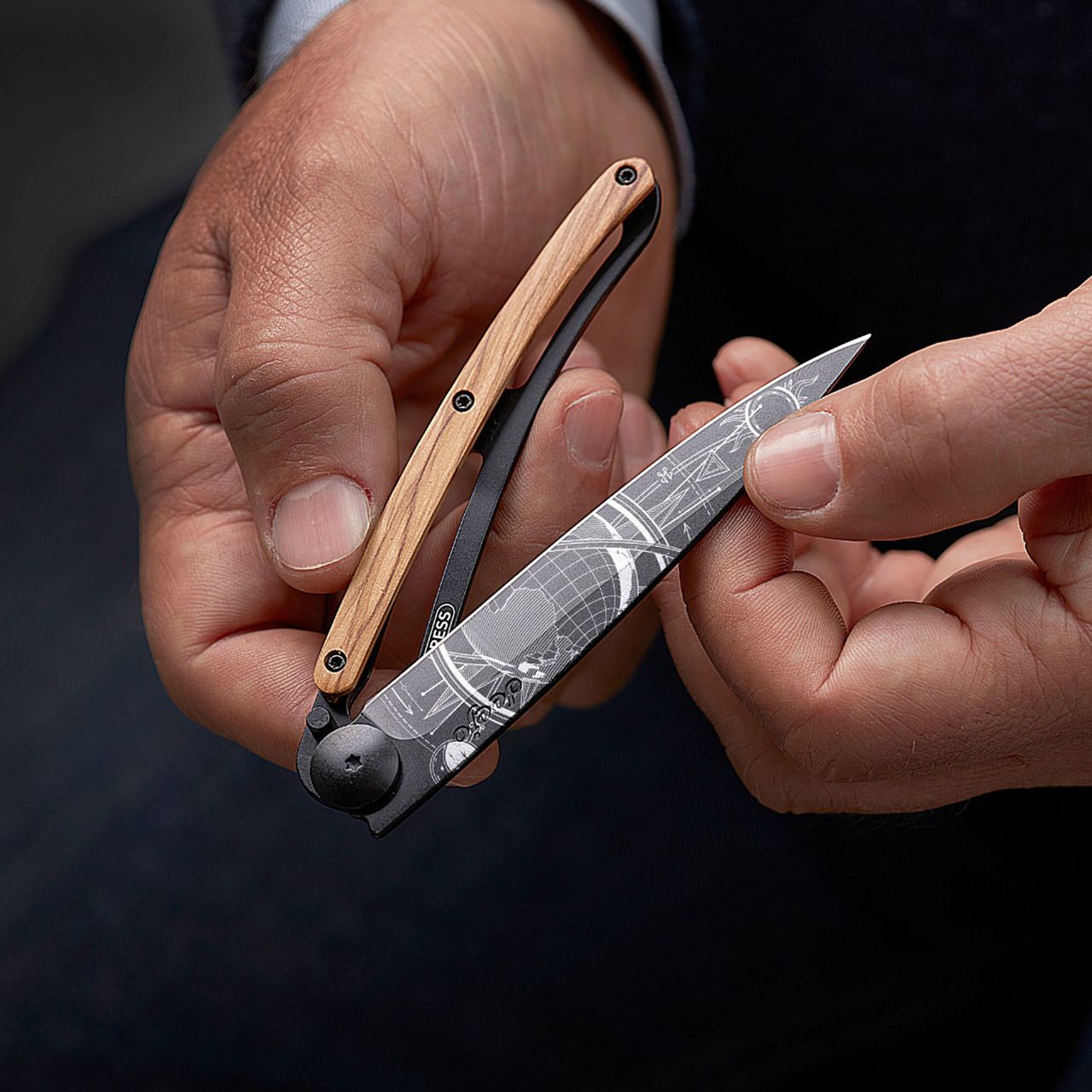 Deejo 37g Zakmes – Globe Trotter Juniper Wood Design